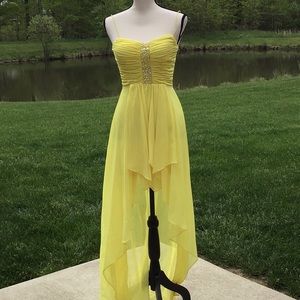 NWT Mxi Yellow High Low Gown